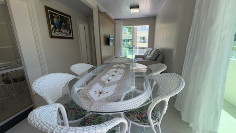 Apartamentos no centro de Bombinhas para até 5 pessoas