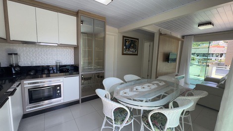 Apartamentos no centro de Bombinhas para até 5 pessoas