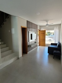 CASA C/ PISCINA 250M DO MAR - ITAPOÁ/SC