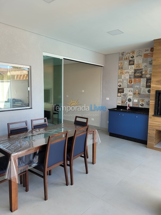 Casa para aluguel de temporada em Itapoá (Balneário Cambiju)