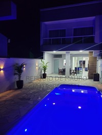 CASA C/ PISCINA 250M DO MAR - ITAPOÁ/SC