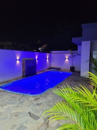 CASA C/ PISCINA 250M DO MAR - ITAPOÁ/SC