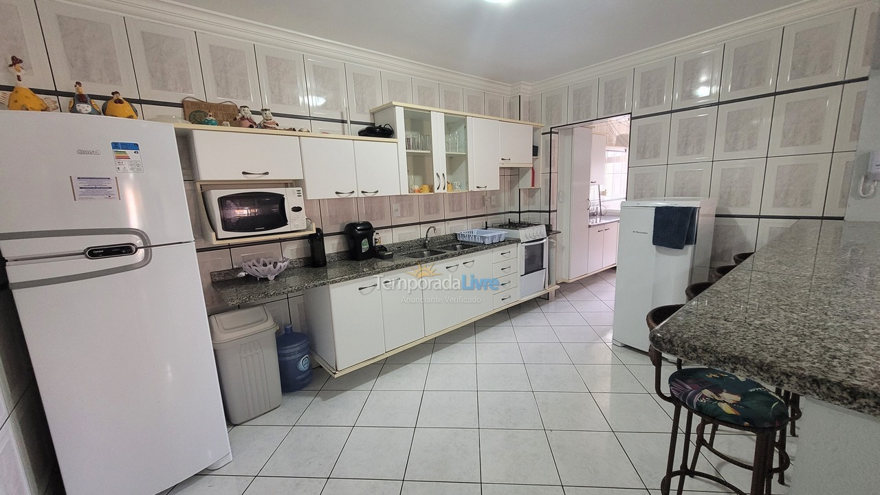 Apartamento para alquiler de vacaciones em Bombinhas (Praia de Bombas)