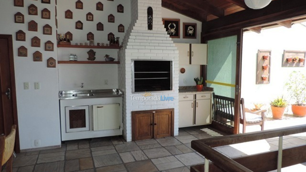 Apartamento para aluguel de temporada em Bombinhas (Praia de Bombas)