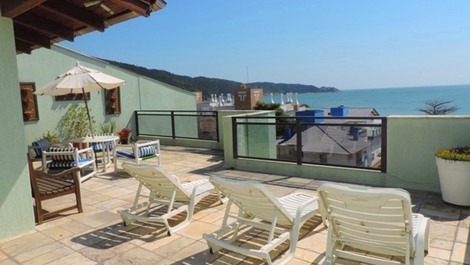 Linda cobertura duplex com 04 dormitórios para 10 pessoas