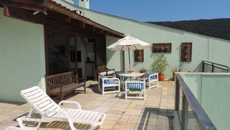 Linda cobertura duplex com 04 dormitórios para 10 pessoas