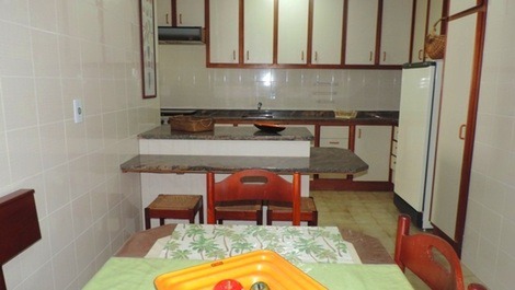 Linda cobertura duplex com 04 dormitórios para 10 pessoas