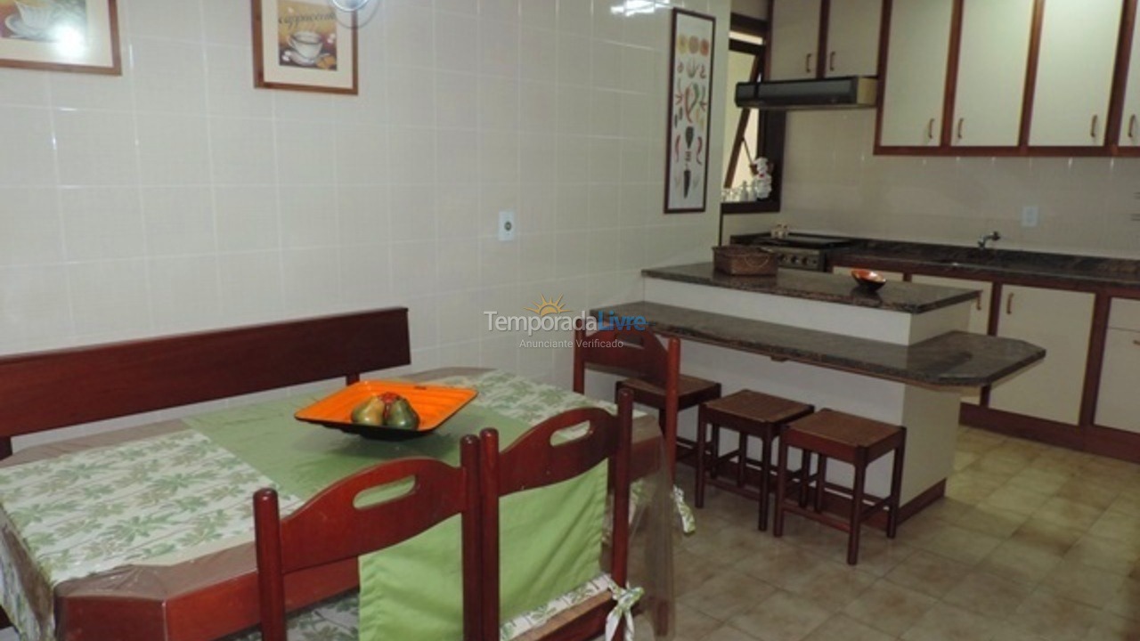 Apartamento para aluguel de temporada em Bombinhas (Praia de Bombas)