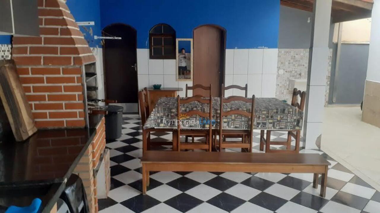 Casa para aluguel de temporada em Caraguatatuba (Massaguaçu)