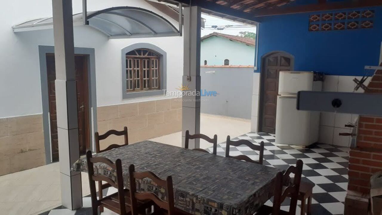 Casa para aluguel de temporada em Caraguatatuba (Massaguaçu)