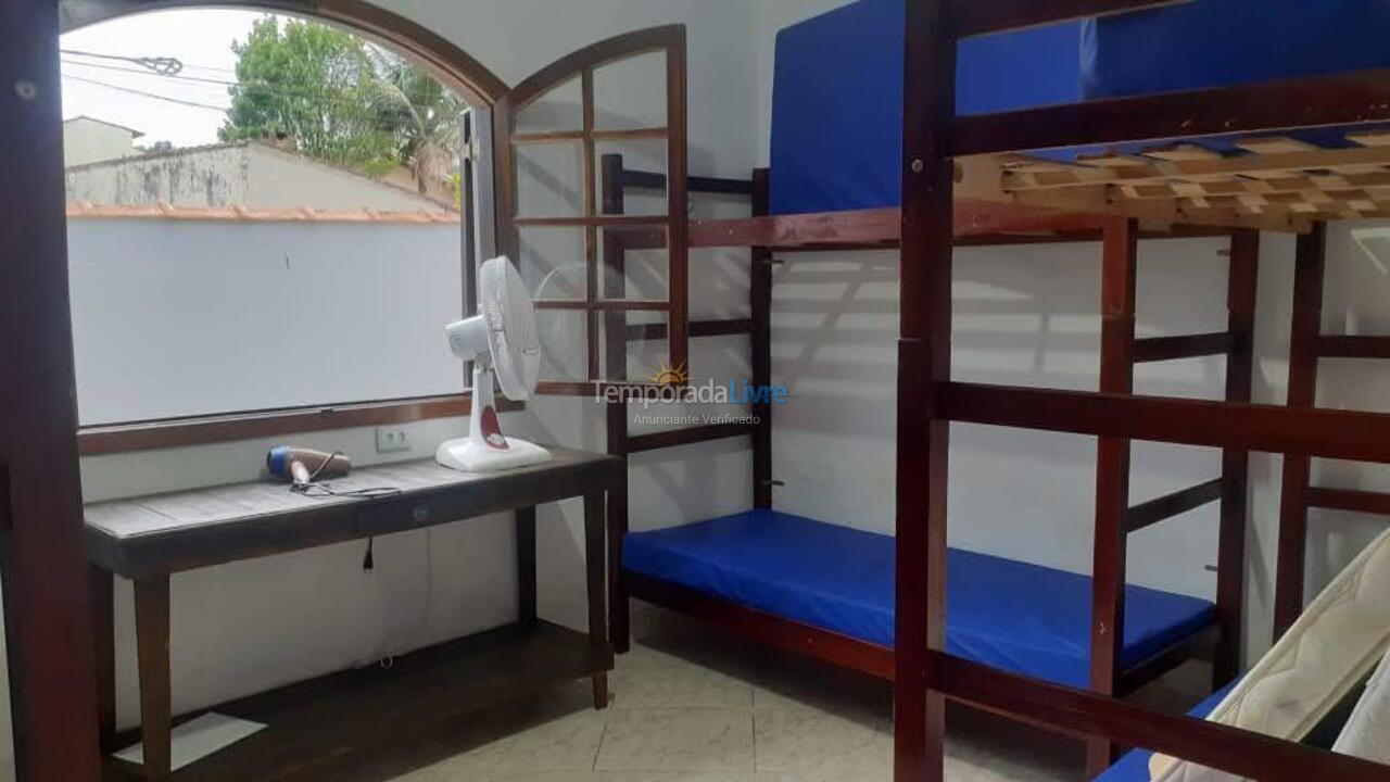 Casa para aluguel de temporada em Caraguatatuba (Massaguaçu)