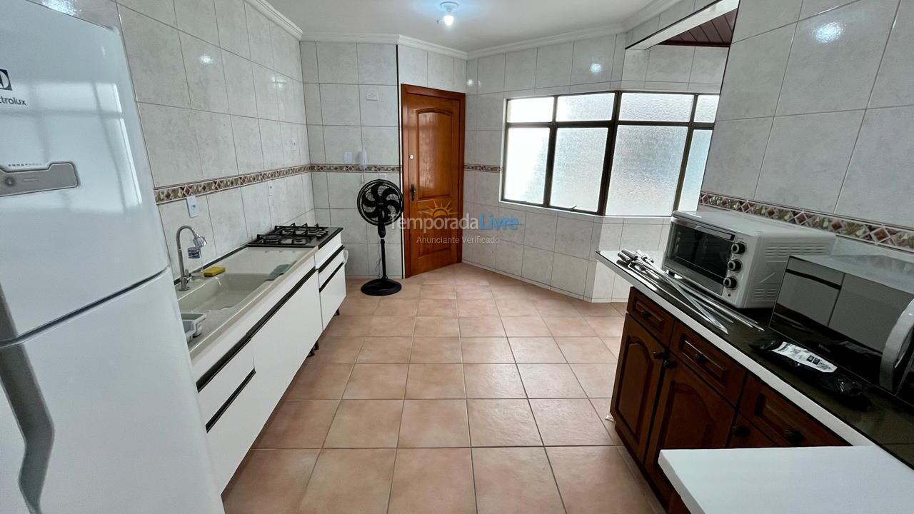 Apartamento para aluguel de temporada em Itapema (Meia Praia)