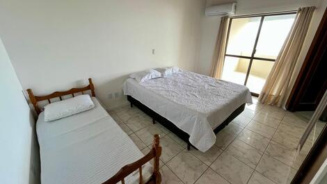 Espaçoso apartamento Frente Mar em Meia Praia - Itapema