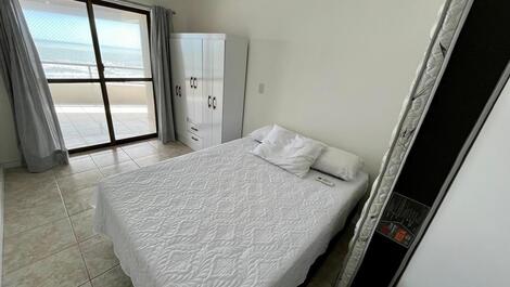Espaçoso apartamento Frente Mar em Meia Praia - Itapema