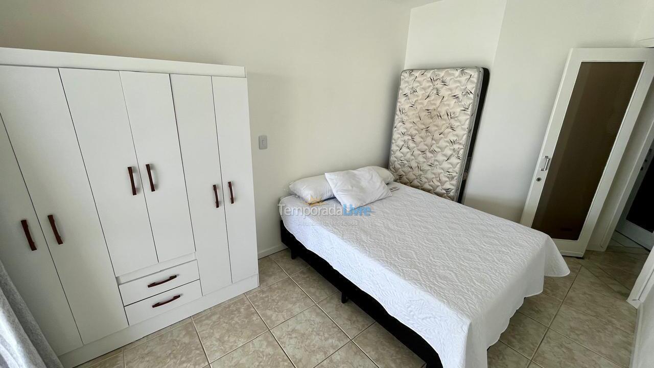 Apartamento para aluguel de temporada em Itapema (Meia Praia)