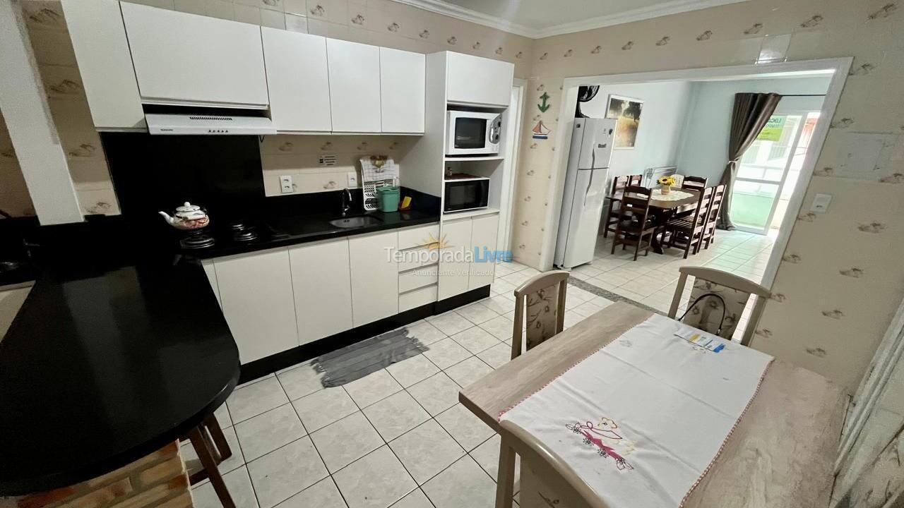 Apartamento para alquiler de vacaciones em Itapema (Meia Praia)