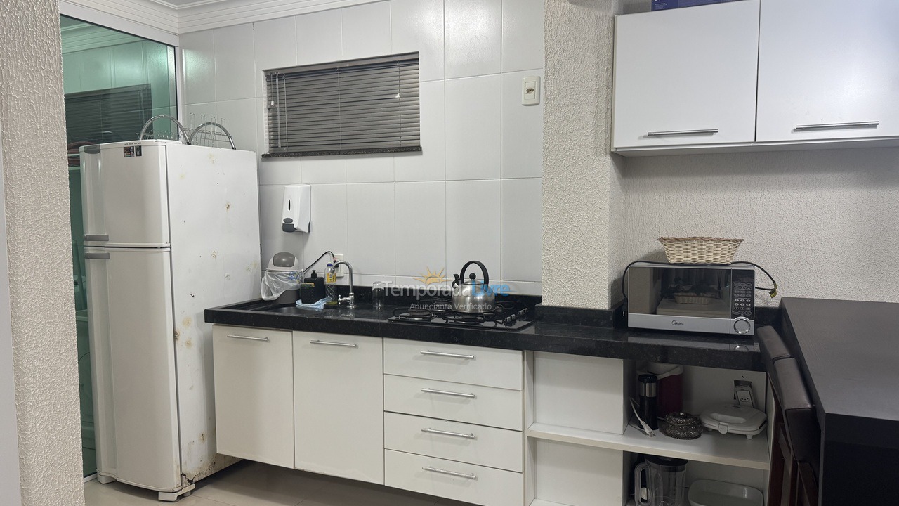 Apartamento para aluguel de temporada em Bombinhas (Praia de Bombas)