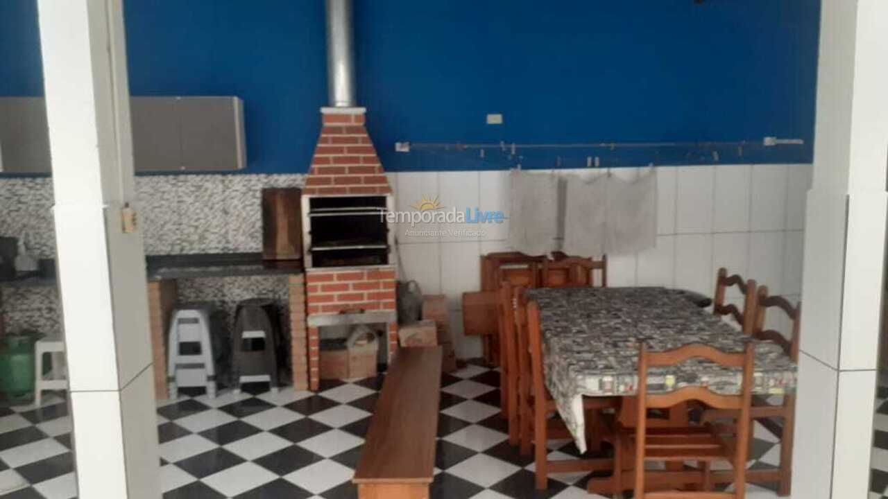 Casa para aluguel de temporada em Caraguatatuba (Massaguaçu)