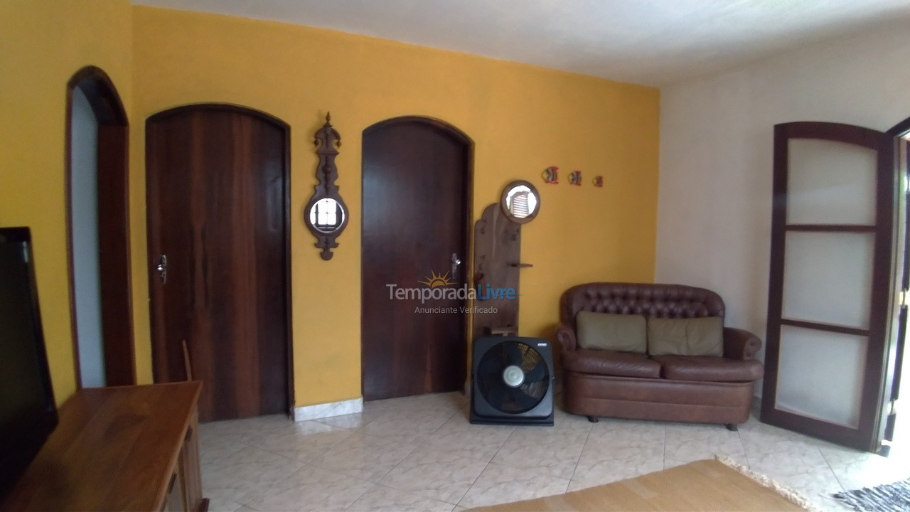 Casa para aluguel de temporada em Caraguatatuba (Massaguaçu)