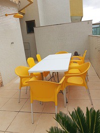 Cobertura, área aberta privativa do apartamento, apoio a churrasqueira.