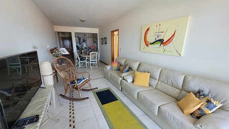 Apartamento 3 dormitórios com vista mar para 8 pessoas