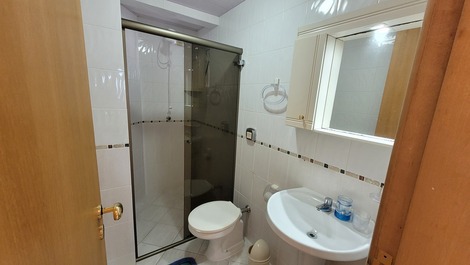 Apartamento 3 dormitórios com vista mar para 8 pessoas