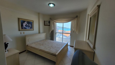 Apartamento 3 dormitórios com vista mar para 8 pessoas