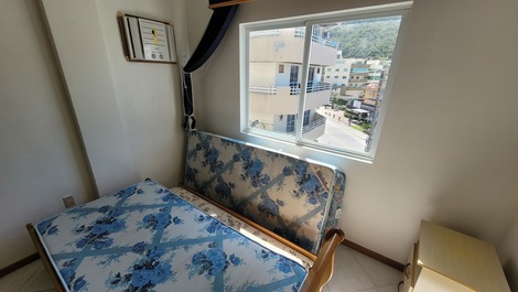 Apartamento 3 dormitórios com vista mar para 8 pessoas