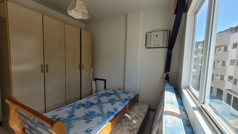 Apartamento 3 dormitórios com vista mar para 8 pessoas