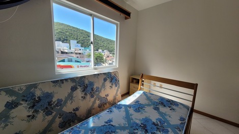 Apartamento 3 dormitórios com vista mar para 8 pessoas