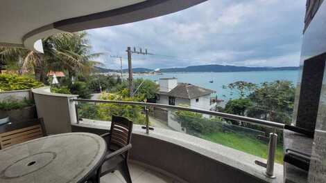 Beautiful apartment with panoramic sea views