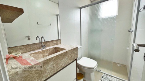 Excelente departamento nuevo con muebles a medida y 2 estacionamientos