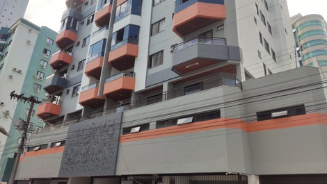 Confortável apartamento no centro em Balneário Camboriú SC
