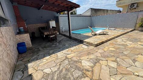 Piscina e churrasqueira