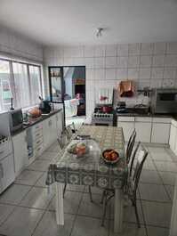 CASA 03 DORMITÓRIOS,COM AR CONDICIONADO,P/08 PESSOAS EM CANTO G.