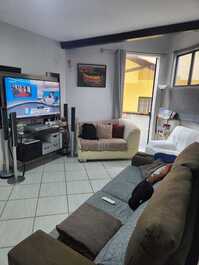 CASA 03 DORMITÓRIOS,COM AR CONDICIONADO,P/08 PESSOAS EM CANTO G.