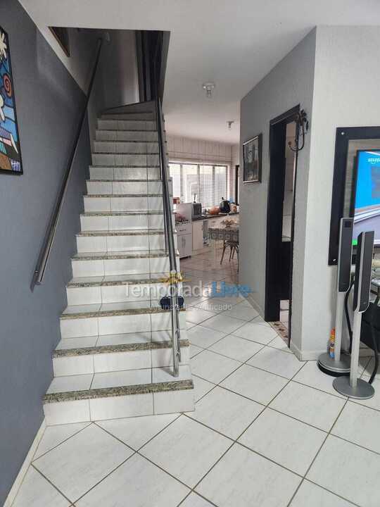 Casa para aluguel de temporada em Bombinhas (Canto Grande)