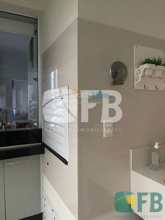 Apartamento para aluguel de temporada em Itapema (Meia Praia)