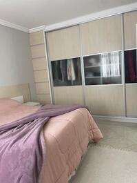 Spacious and comfortable apartment in Meia-Praia!