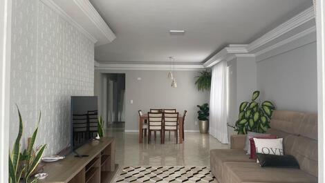 Spacious and comfortable apartment in Meia-Praia!