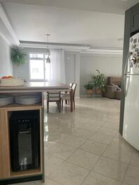 Spacious and comfortable apartment in Meia-Praia!