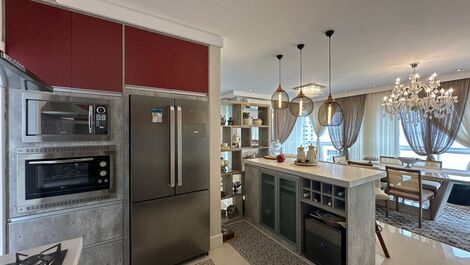 SEASON - APARTMENT WITH 3 SUITES IN THE CENTER OF BALNEARIO CAMBORIU