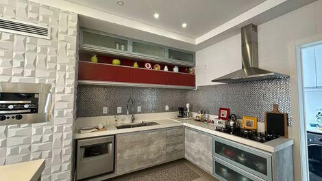 SEASON - APARTMENT WITH 3 SUITES IN THE CENTER OF BALNEARIO CAMBORIU