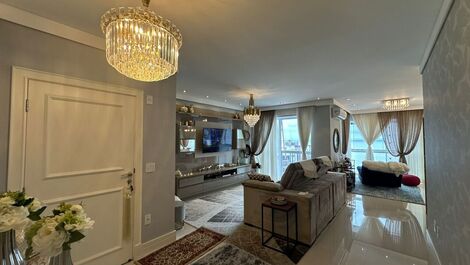 SEASON - APARTMENT WITH 3 SUITES IN THE CENTER OF BALNEARIO CAMBORIU