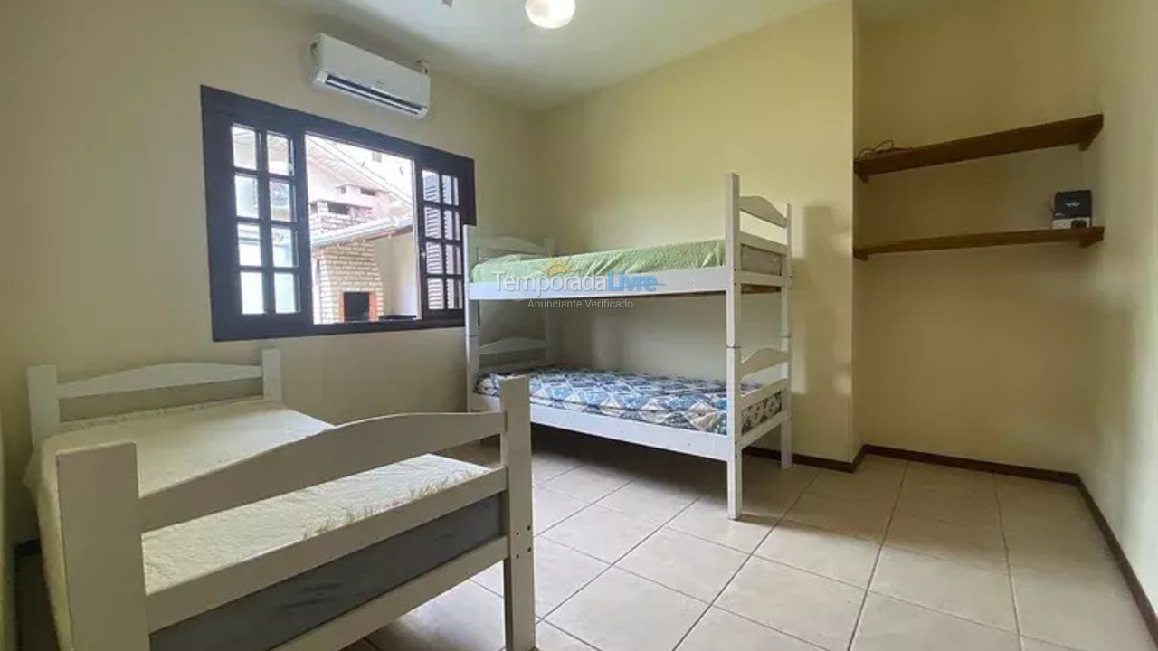 Casa para alquiler de vacaciones em Bombinhas (Praia de Bombas)