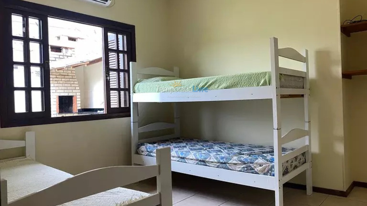 Casa para alquiler de vacaciones em Bombinhas (Praia de Bombas)