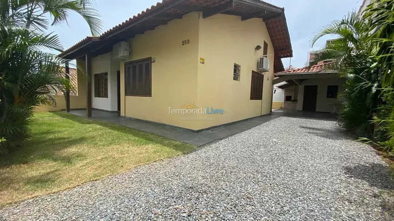 Casa para alquiler de vacaciones em Bombinhas (Praia de Bombas)