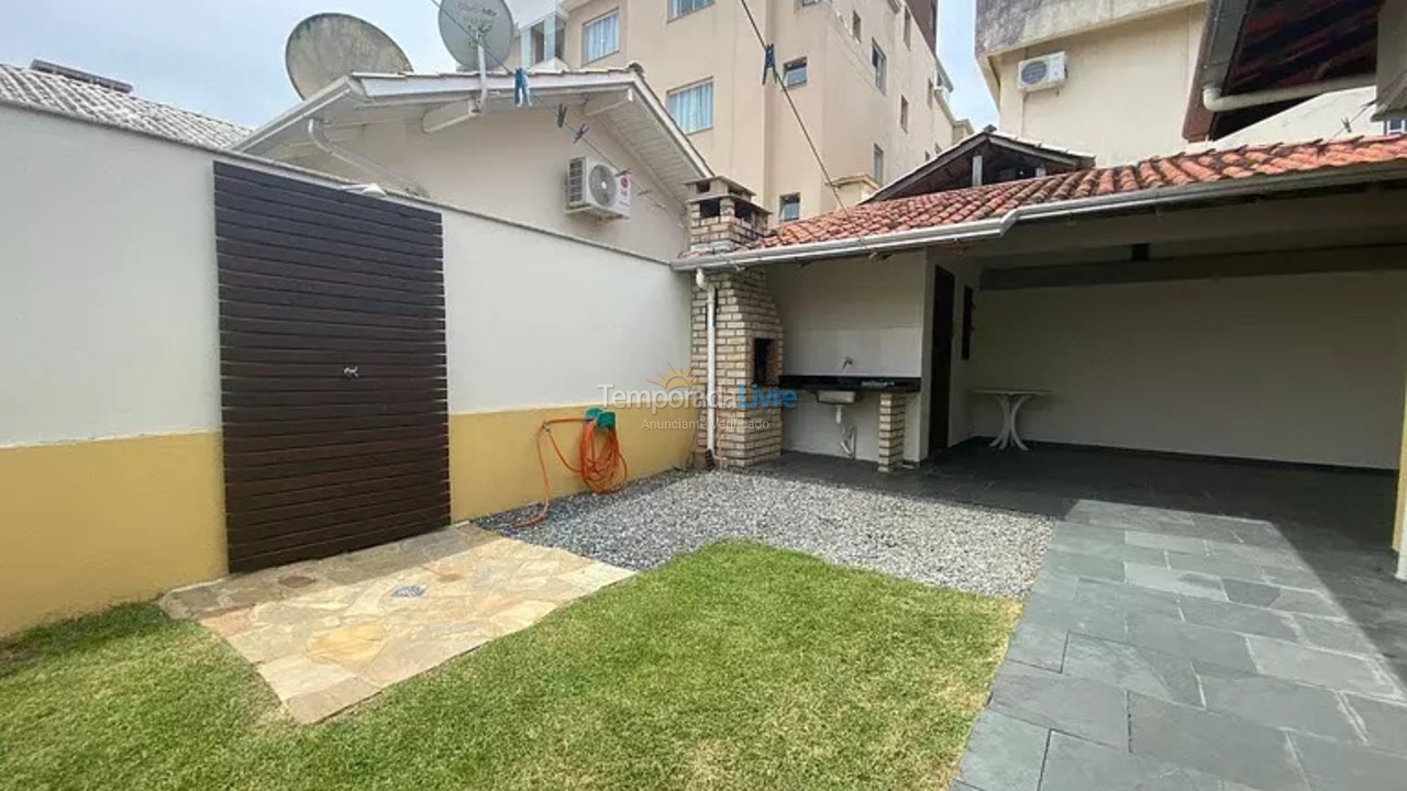 Casa para alquiler de vacaciones em Bombinhas (Praia de Bombas)