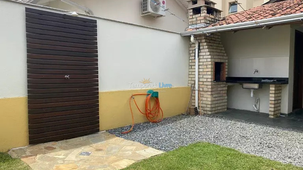 Casa para alquiler de vacaciones em Bombinhas (Praia de Bombas)