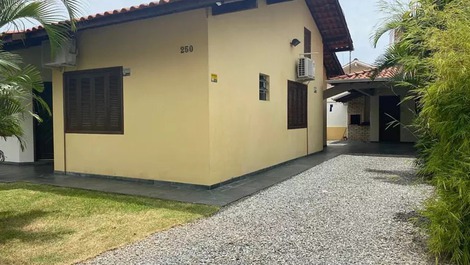 House for rent in Bombinhas - Praia de Bombas